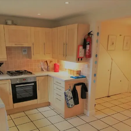 Riverside With Free Parking, Overlooking The River Esk