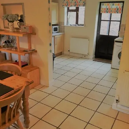 Feriehus Riverside With Free Parking, Overlooking The River Esk *