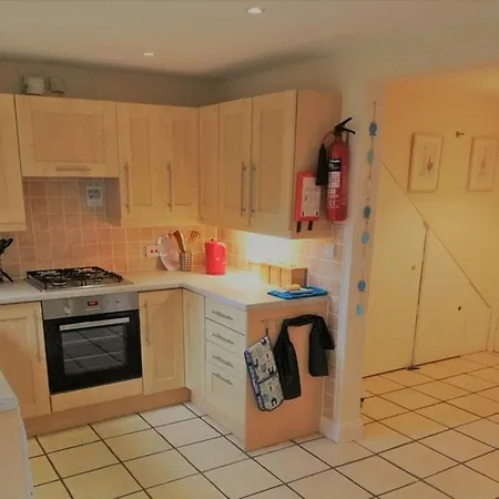 Riverside With Free Parking, Overlooking The River Esk Holiday home *