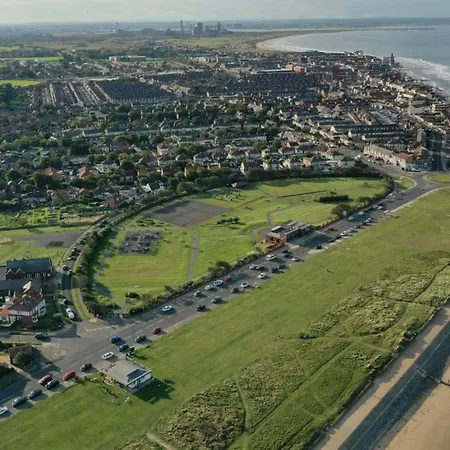 Holiday home Riverside With Free Parking, Overlooking The River Esk *