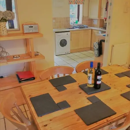 Holiday home Riverside With Free Parking, Overlooking The River Esk *