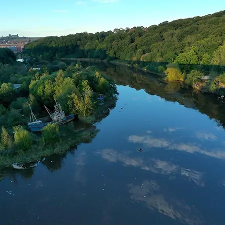 Feriehus Riverside With Free Parking, Overlooking The River Esk
