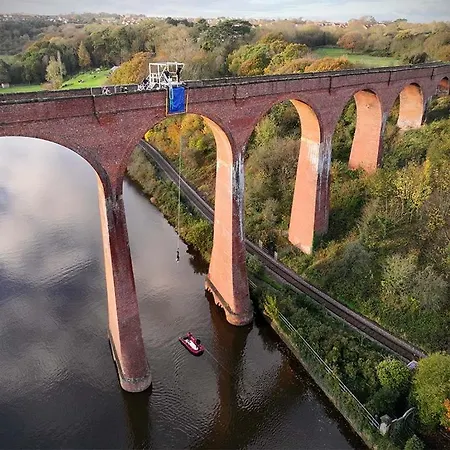 Holiday home Riverside With Free Parking, Overlooking The River Esk *