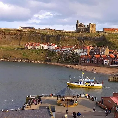 Riverside With Free Parking, Overlooking The River Esk Holiday home *