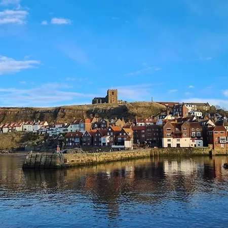 Holiday home Riverside With Free Parking, Overlooking The River Esk *