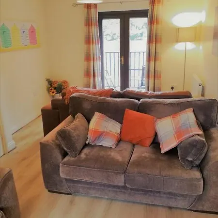 Riverside With Free Parking, Overlooking The River Esk Feriehus *