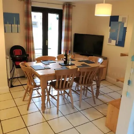 Riverside With Free Parking, Overlooking The River Esk * Whitby