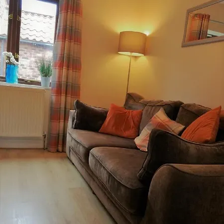 Feriehus Riverside With Free Parking, Overlooking The River Esk