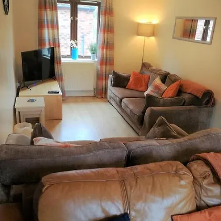 Feriehus Riverside With Free Parking, Overlooking The River Esk Whitby