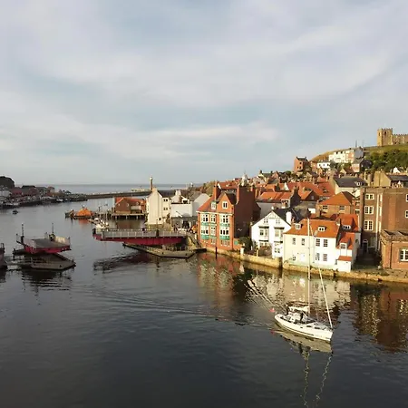 Riverside With Free Parking, Overlooking The River Esk