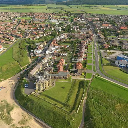 Riverside With Free Parking, Overlooking The River Esk * Whitby