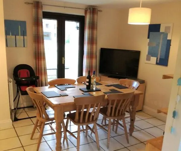 Riverside With Free Parking, Overlooking The River Esk *