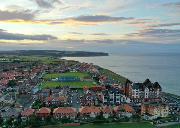 Riverside With Free Parking, Overlooking The River Esk * Whitby