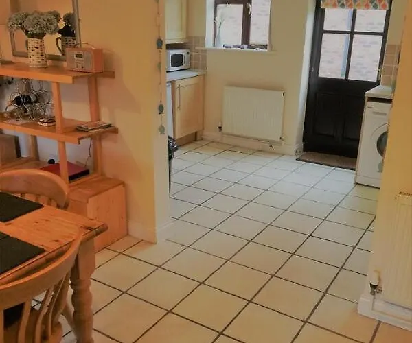 Riverside With Free Parking, Overlooking The River Esk