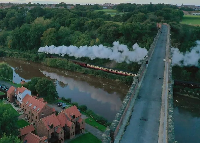 Riverside With Free Parking, Overlooking The River Esk Сasa de vacaciones *