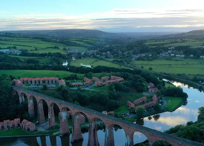 Сasa de vacaciones Riverside With Free Parking, Overlooking The River Esk *