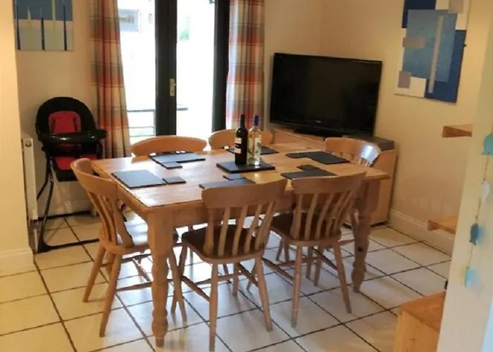 Riverside With Free Parking, Overlooking The River Esk * Whitby