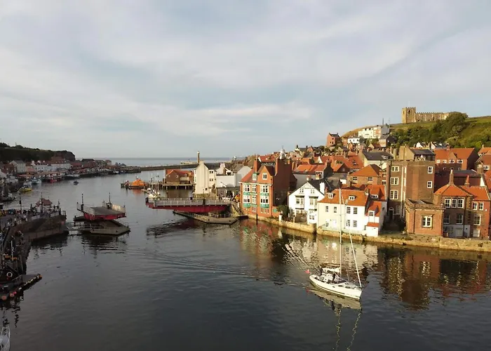 Riverside With Free Parking, Overlooking The River Esk