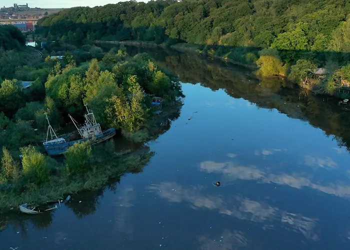 Сasa de vacaciones Riverside With Free Parking, Overlooking The River Esk