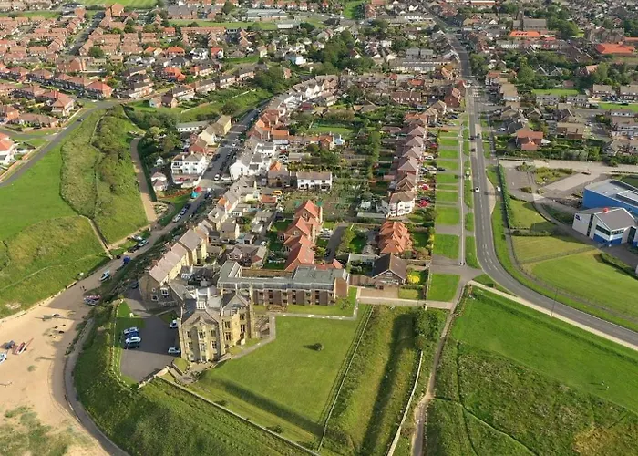 Riverside With Free Parking, Overlooking The River Esk * Whitby