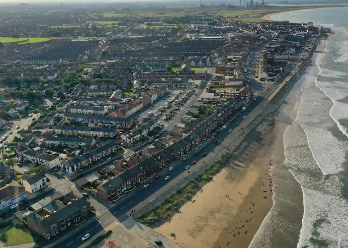 Riverside With Free Parking, Overlooking The River Esk *