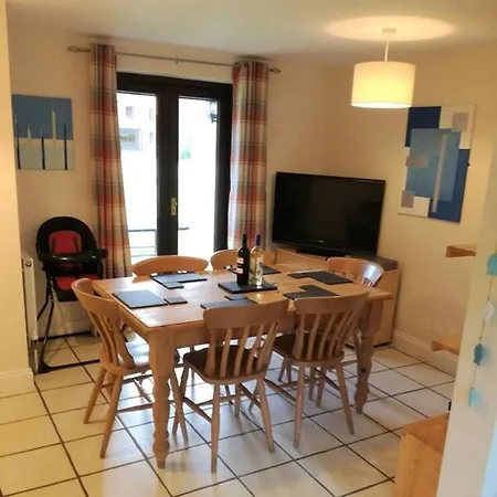 Riverside With Free Parking, Overlooking The River Esk *