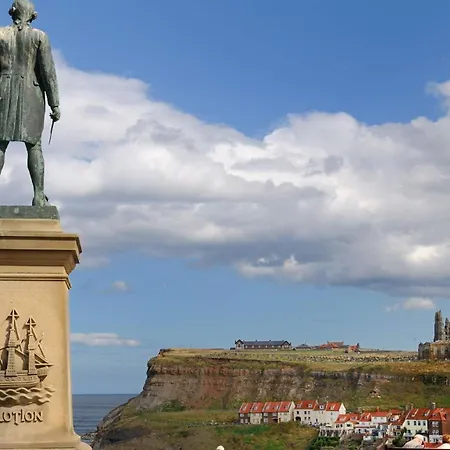 Riverside With Free Parking, Overlooking The River Esk