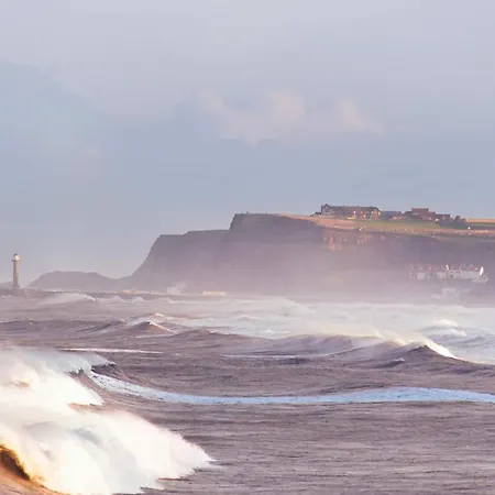 Riverside With Free Parking, Overlooking The River Esk בית נופש