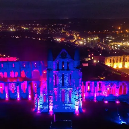 Riverside With Free Parking, Overlooking The River Esk בית נופש