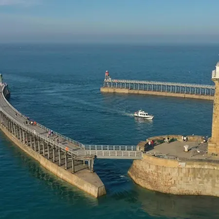 Riverside With Free Parking, Overlooking The River Esk בית נופש