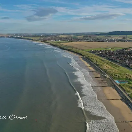 בית נופש Riverside With Free Parking, Overlooking The River Esk