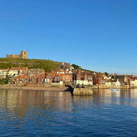 בית נופש Riverside With Free Parking, Overlooking The River Esk *